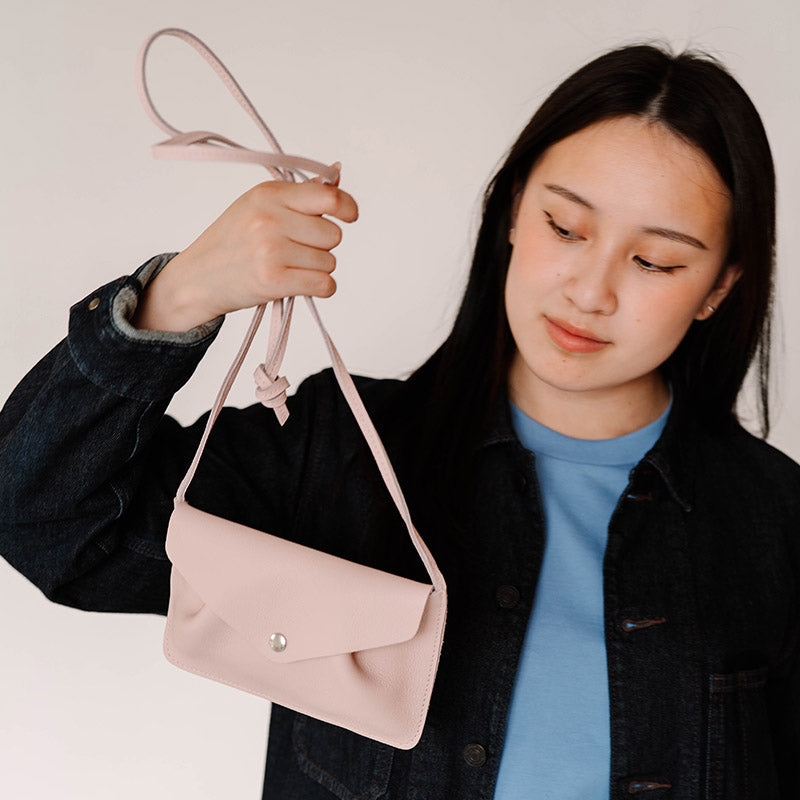 Tasche, Backing Vocals, Powder Pink