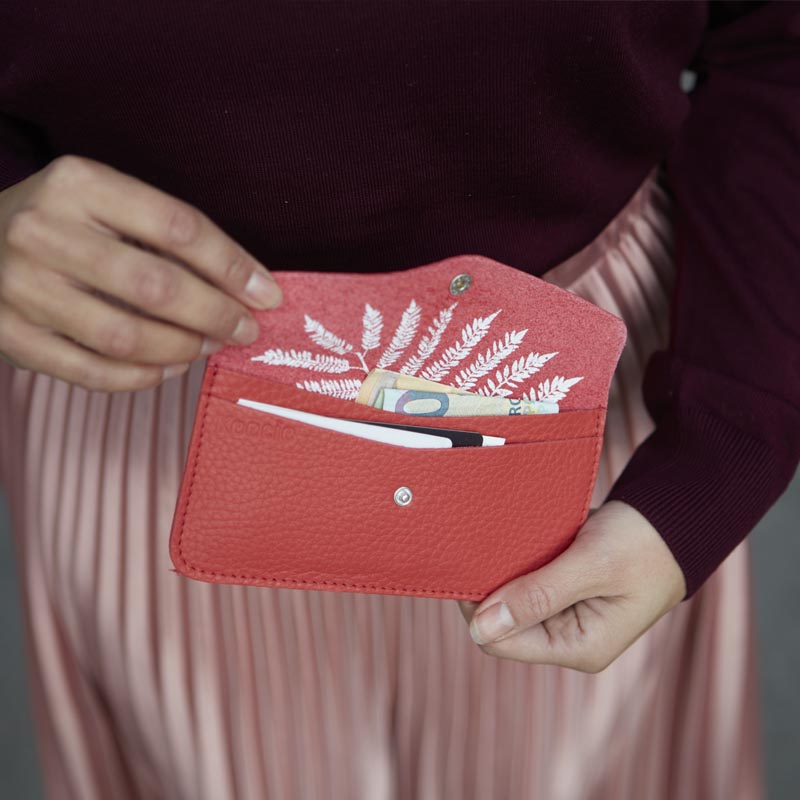 Hülle, Hide & Seek, Coral