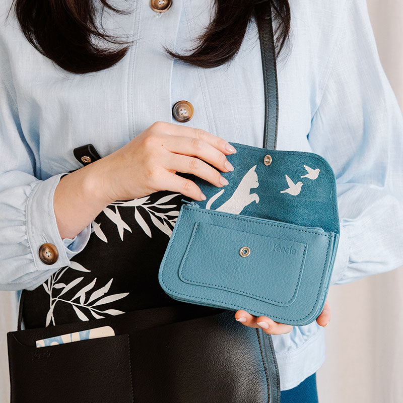 Portemonnaie, Cat Chase Medium, Painters Blue